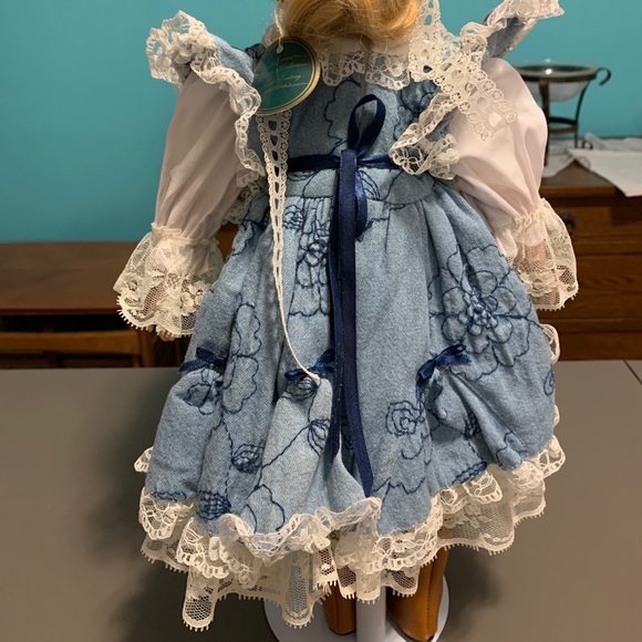 “Annie Oakley” Porcelain Doll - Picture 2 of 2